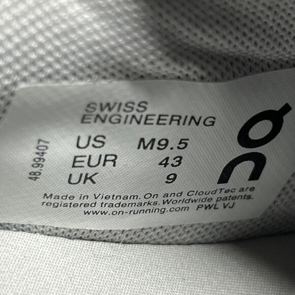 On Running THE ROGER Clubhouse Shoes Mens Size 9.5 Gray White CloudTec Tennis - Picture 8 of 9